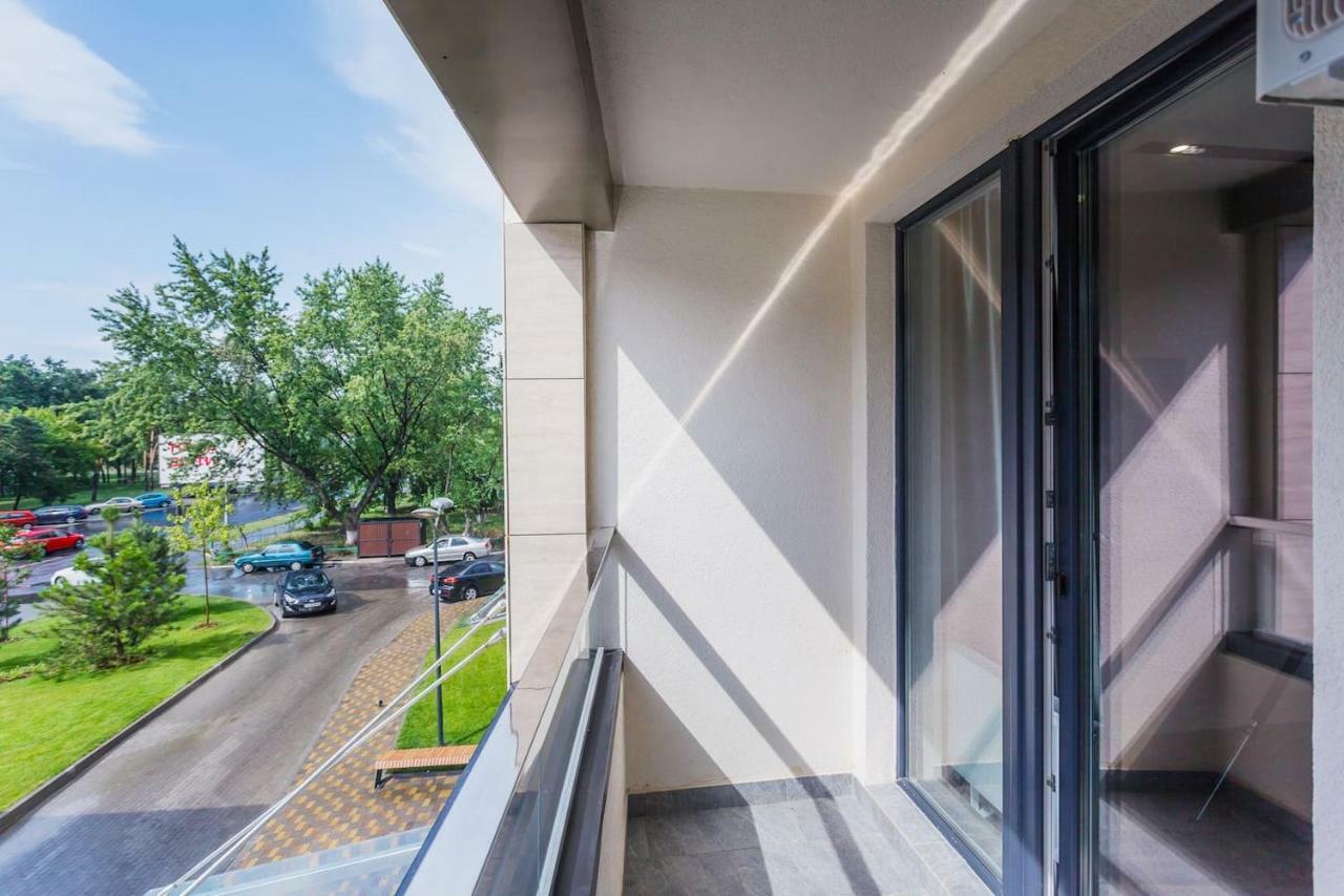 Красивая Квартира В Парке Kiev Exterior foto